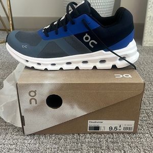 ON Cloudrunner size 9.5